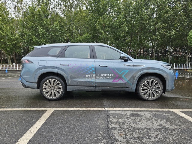 פלאג-אין עם 1.5 ליטר טורבו ו-3 מנועים חשמליים, 530 כ“ס וטווח נסיעה על חשמל בלבד של כ-140 ק“מ