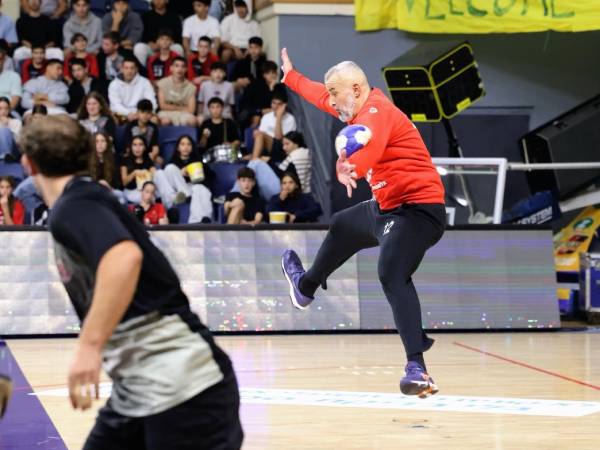 האלופה כאן (הדר ואן קולא)