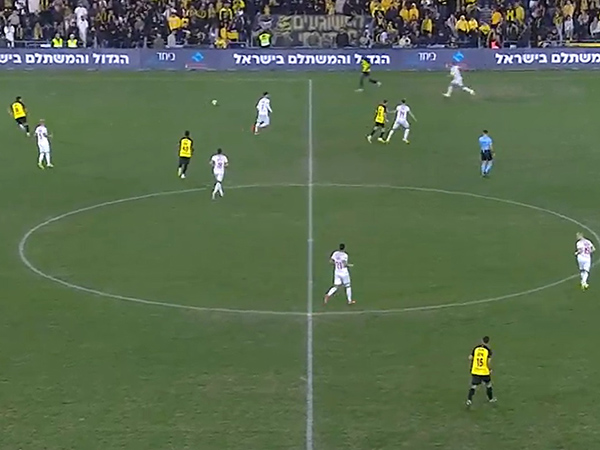 ירידה של שחקן הכנף לעמדה נמוכה כדי להשתתף בהנעת הכדור