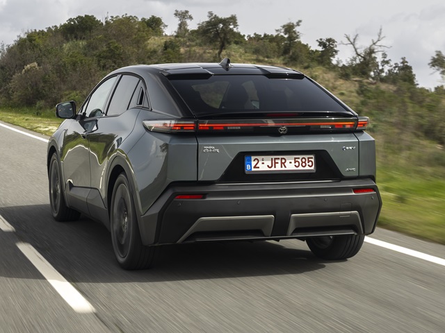 טויוטה C-HR+ החשמלי - שלוש יחידות הנעה עם הספקים של עד 343 כ“ס וטווח של עד 607 ק“מ