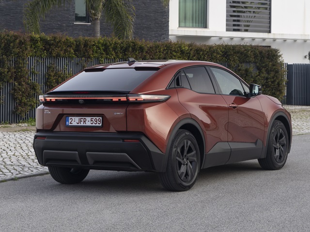 אם לא היברידי, אז חשמלי. טויוטה C-HR+ בישראל
