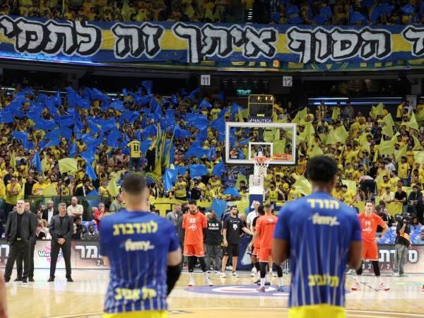 “עזר לנו לשמור על המומנטום“. הקהל הצהוב (צילום: אלן שיבר)
