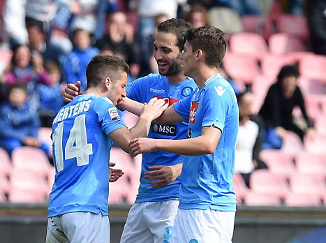 מרטנס והיגוואין, נאפולי בדרך לאלופות (gettyimages). צפו בתקציר