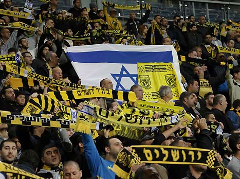 אוהדי בית"ר. יניחו קצת לקורצקי? (דני מרון)