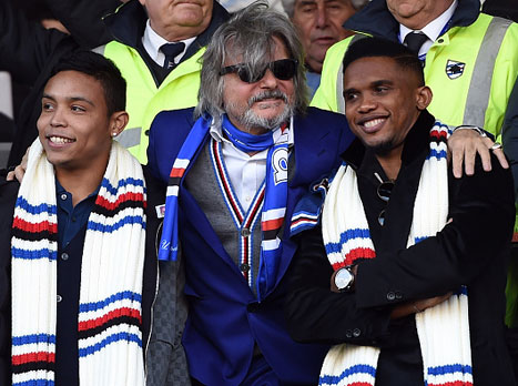 נשיא סמפדוריה עם לואיס מוריאל וסמואל אטו. בקרוב על הדשא (gettyimages)