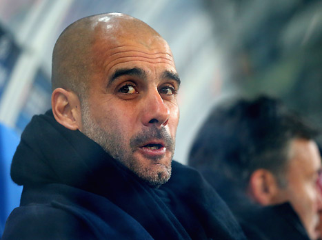 גוארדיולה לא נראה נהנה מהקור באוקראינה  (Getty)