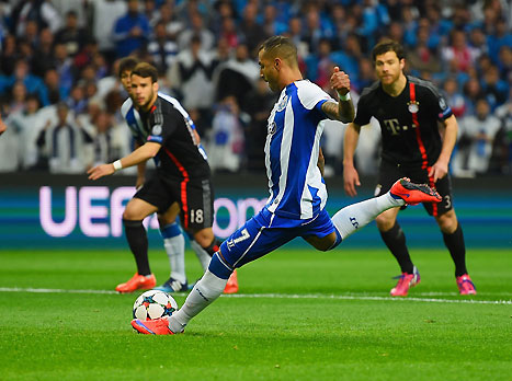 קווארסמה בועט פנימה (Getty)