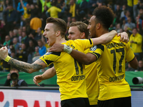 החיוכים נמחקו אחרי 17 דקות בדיוק. שחקני דורטמונד אחרי השער (gettyimages)