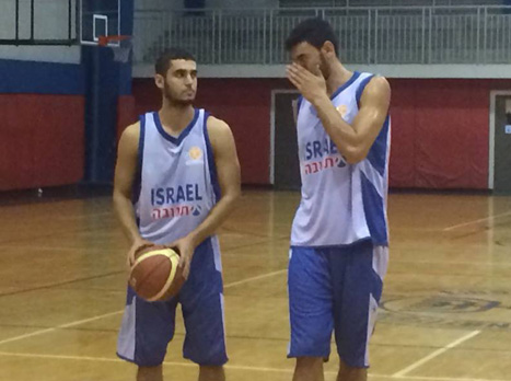 שחקני הנבחרת בהכנות אחרונות לפתיחת הטורני (ניר קפלן)