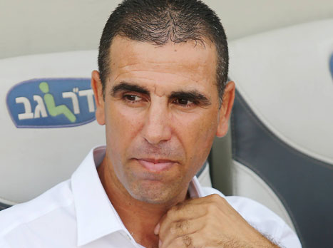 באדיר במסר לשחקניו (אלן שיבר)