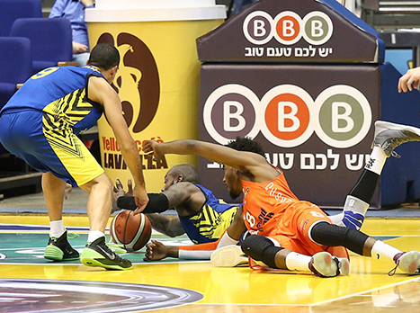 משחק מלא עצבים בהיכל (אלן שיבר)