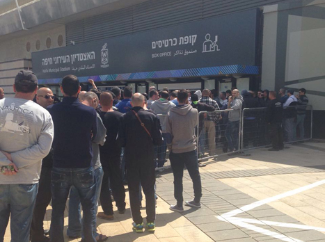 אוהדי מכבי חיפה. רעבים לגביע (צילום: יוסי שקל)