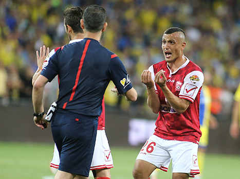 "השופט היה צריך לעצור את המשחק" (אלן שיבר)