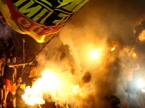 הפירוטכניקה של אוהדי דורטמונד (Getty)
