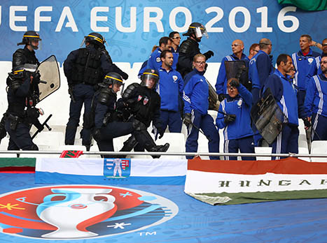 בלאגן גדול ביציעי הוולודרום (getty)