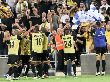 השחקנים והאוהדים רוצים שיישאר. אצילי חוגג (דני מרון)