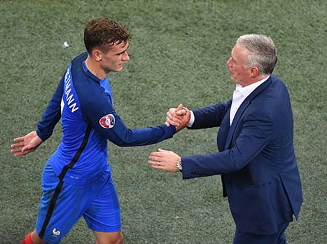 דשאן עם גריזמן. יניף גביע גם כמאמן? (Getty)