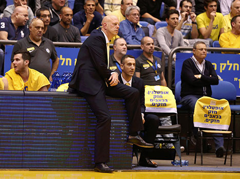 לא יתנצל בפומבי. רמי הדר (אלן שיבר)