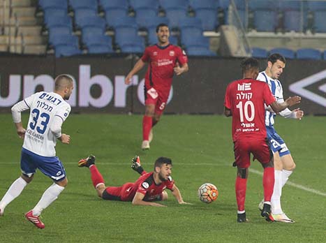 לא מוצאים את הרשת. שחקני רעננה (ניר גליקמן)
