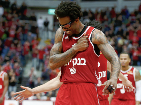 בכושר שמזכיר ימים יפים. סטודמאייר (אלן שיבר)