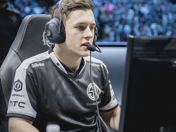 Svenskeren. חתם ב-Cloud9.