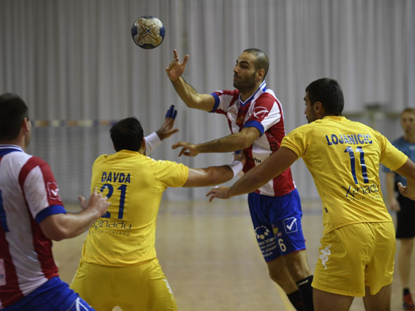 קרב מסקרן בין המוליכה למפתיעה של הסיבוב הראשון (צילום: עמית שיסל, איגוד הכדוריד)