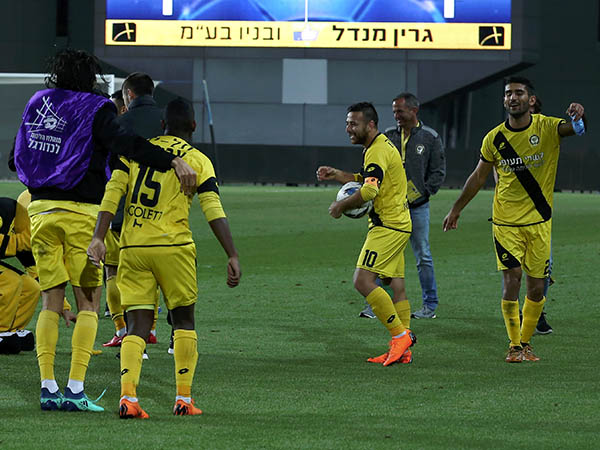 חגיגות לתוך הלילה. "ראיקוביץ' עלה כמו כל הקבוצה שלנו" (אלן שיבר)