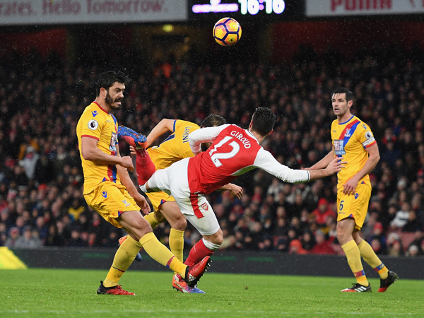 אוהדי ארסנל סבלו מז'ירו, אבל קיבלו גם את הרגע הזה (GETTY)