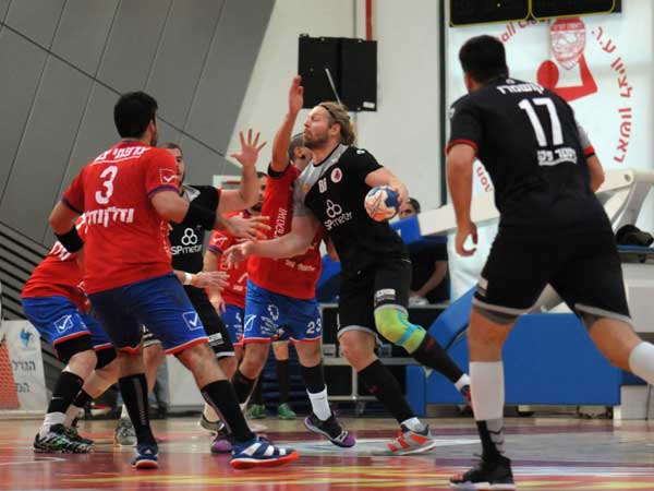 ההתמודדות בין הפועל ראשל"צ לאשדוד בליגה (גבי אלאלוף, הפועל ראשל"צ)