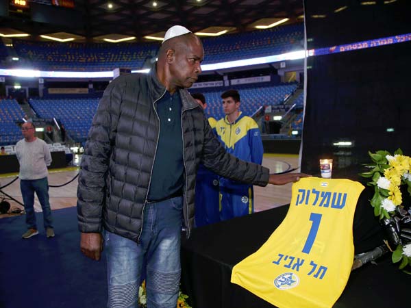 אולסי פרי. שמלוק היה אחד מהאנשים שאחראי להבאתו לישראל (אלן שיבר)