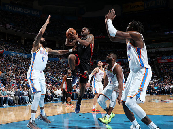 אין ווסטברוק, יש בעיות (צילום: Zach Beeker/NBAE via Getty Images)