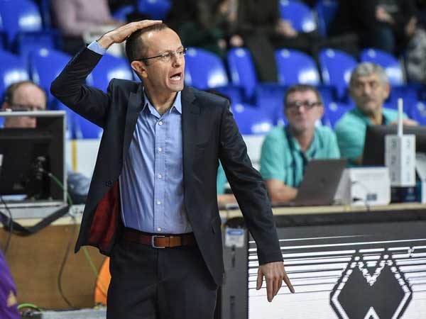 (FIBA)