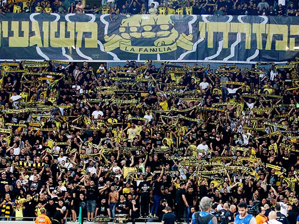 "אם ירצו אותי, לא תהיה בעיה". אוהדי בית"ר (צילום: אלן שיבר)