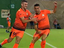 גם נחמיאס השתתף באימון הראשון בסקוטלנד