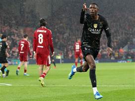 האלופה כאן: פ.ס.ז` גברה על ליברפול ועלהת לחצי גמר