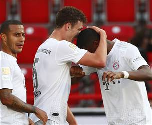 חניכיו של האנזי פליק במפגן דומיננטיות (GETTY)