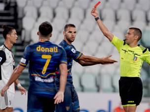 בדקה ה-32 הגיע הרגע המכריע של המשחק שהוציא את לצ'ה מהתמונה (GETTY)