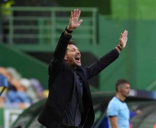 סימאונה לא הצליח להעיר את שחקניו (GETTY)