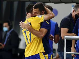 ביטון ניפק שער לפנתיאון (אלן שיבר)