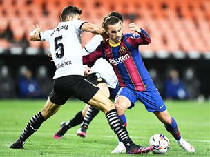 שחקני ברצלונה בזבזו מצבים (getty)