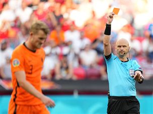 דה ליכט. אדום ששינה את המשחק (GETTY)