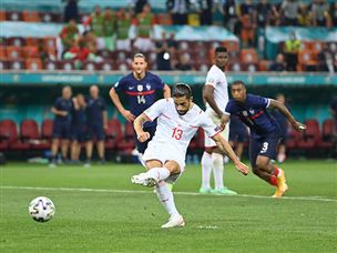 ריקרדו רודריגס מחמיץ פנדל. כולם חשבו שזו נקודת התפנית של המשחק (GETTY)