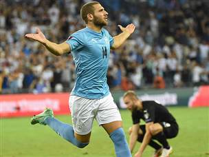 וייסמן. הפציץ את הראשון שלו במדים הלאומיים (אלן שיבר)