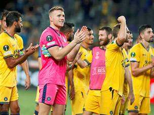 והשחקנים הודו להם בסיום (אלן שיבר)