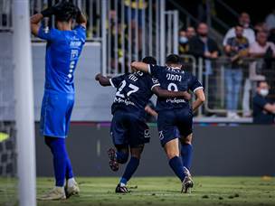 בסוף קבוצה אחת חגגה (מאור אלקסלסי)