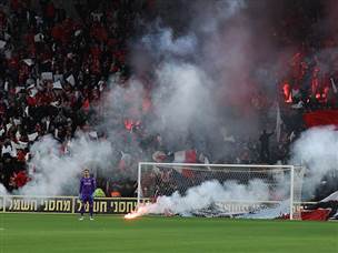 הקהל סיפק אווירה חמה (דני מרון)