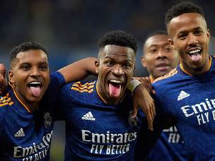 שחקני ריאל מדריד חוגגים עם ויניסיוס. נראו טוב (Getty)