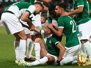 וגם השיגה את השער השני (צילום: אלן שיבר)