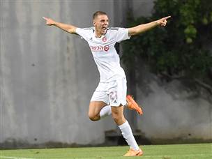 עלה מהספסל וכבש. סניור (ברני ארדוב)