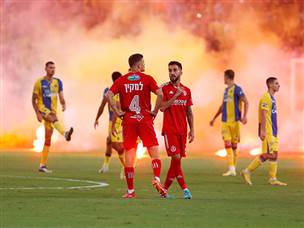 ועיכבו את פתיחת המשחק ב-25 דקות (צילום: אלן שיבר)